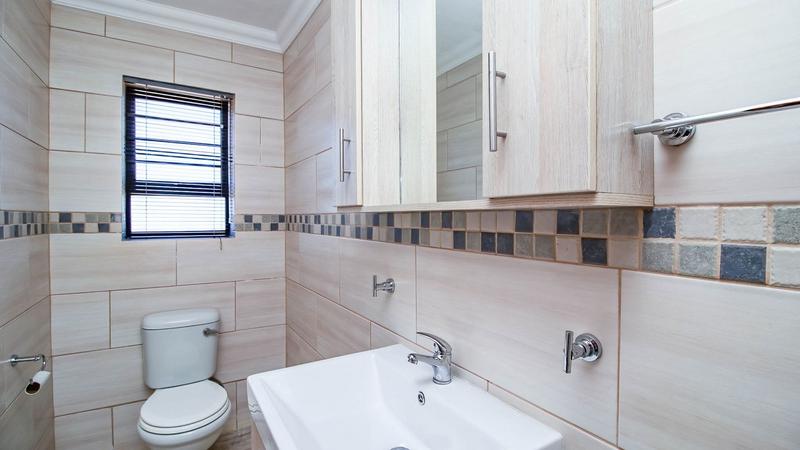 5 Bedroom Property for Sale in Jongensfontein Western Cape